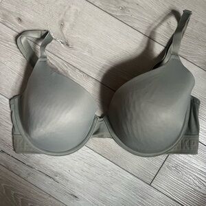 Victoria’s Secret pink army green everyday tshirt bra
